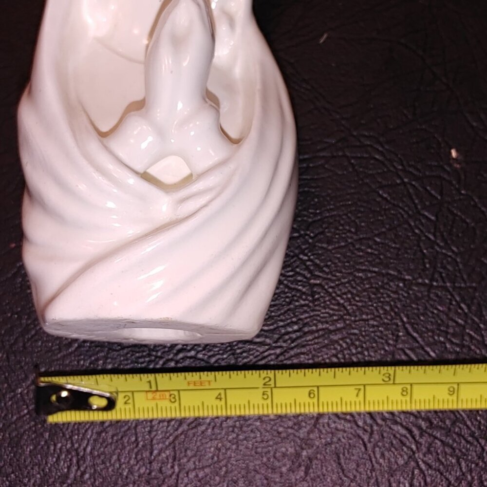 Praying Mother Mary/Madonna Ceramic Figurine - Picture 3 of 4